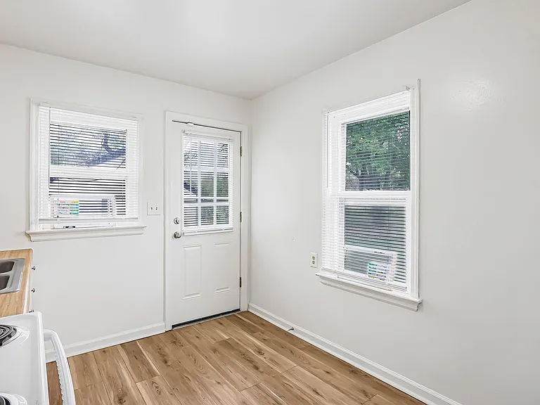 1590 Vendome Dr S — Photo 19