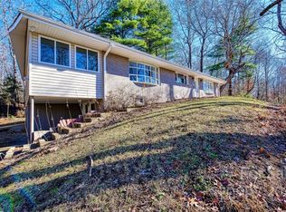 18 Sunset Vista Rd, Hendersonville, NC 28792