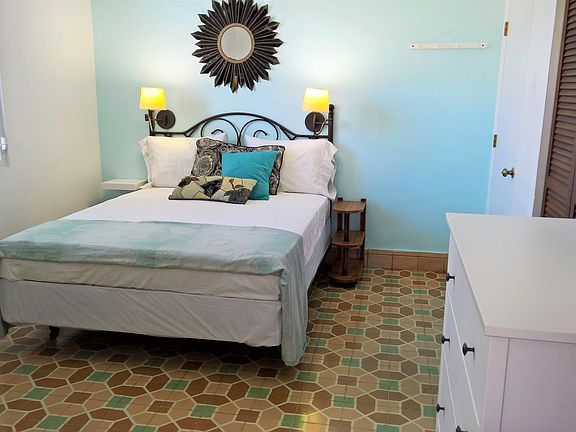 Spacious Master BR, Queen bed, AC