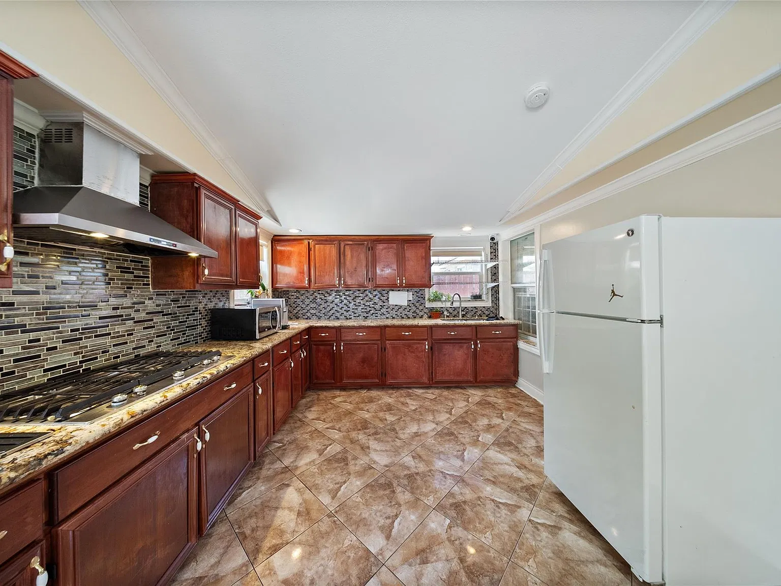 3 bed, 2.5 bath, 2198 sqft, $2,250 — Photo 4