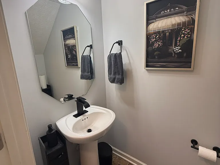 1567 Sprucedale Dr — Photo 15