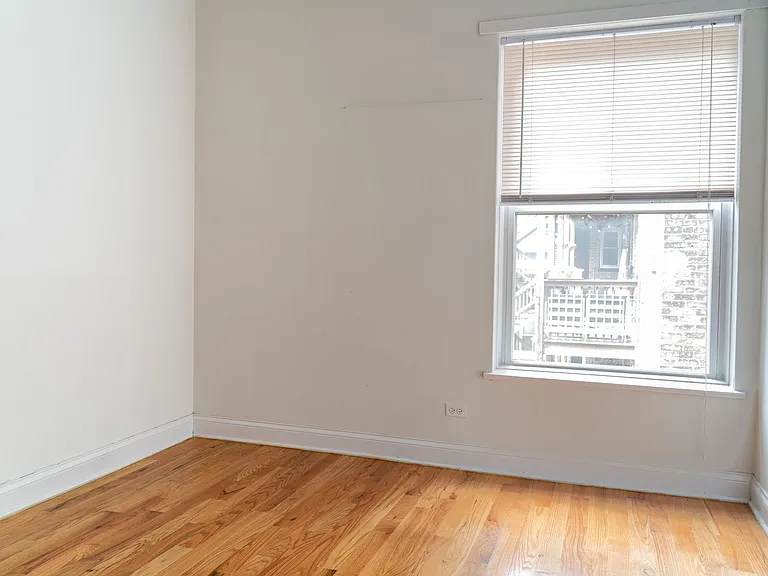 Uptown - 2 Bed / 1 Bath - In-Unit Laundry — Photo 13