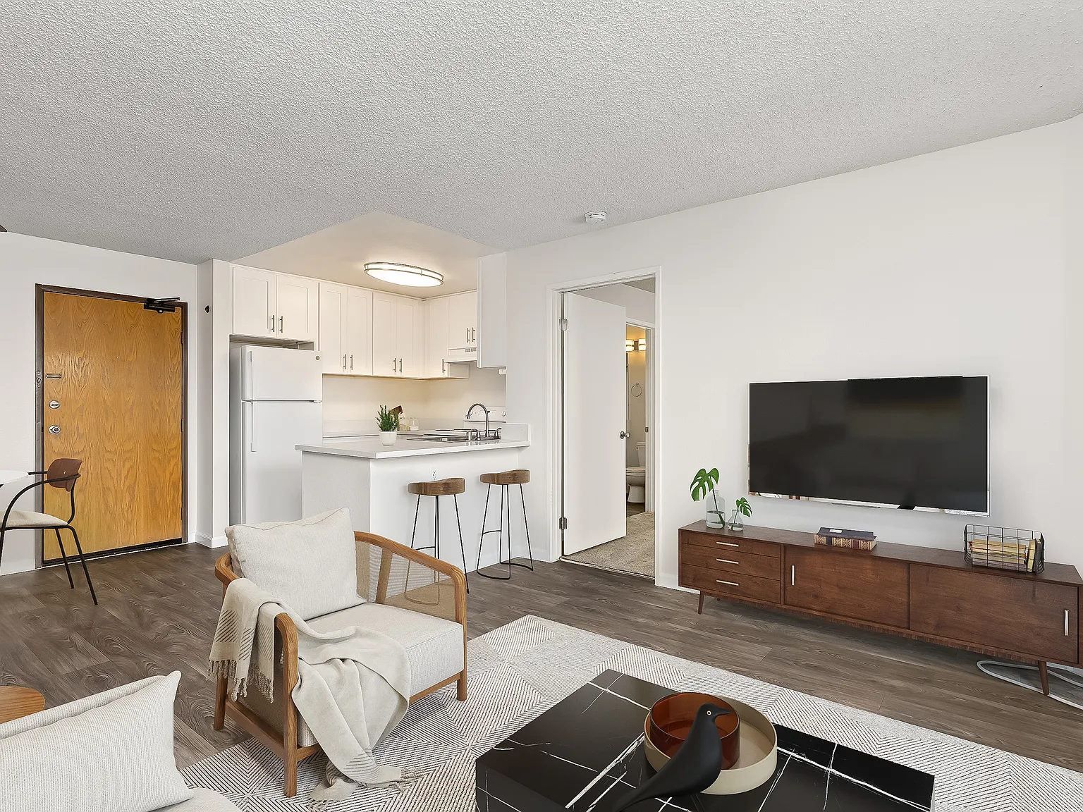 Plaza Apartments — Photo 2