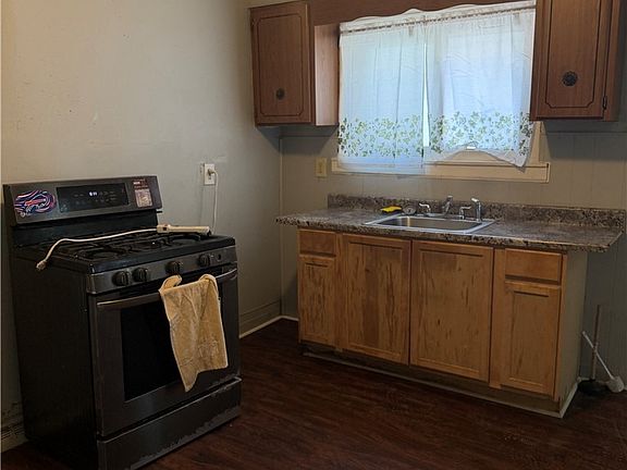 3rd image of 297 Riley St