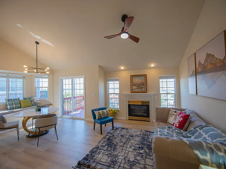 2866 E Eastgate Dr — Photo 4