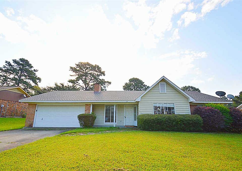 1st image of 648 Bruin Ave