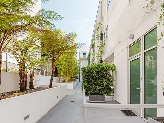 4th image of 1345 N Havenhurst Dr #8