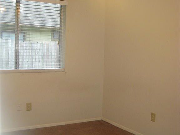 4th image of 10611 Sandy River Dr
