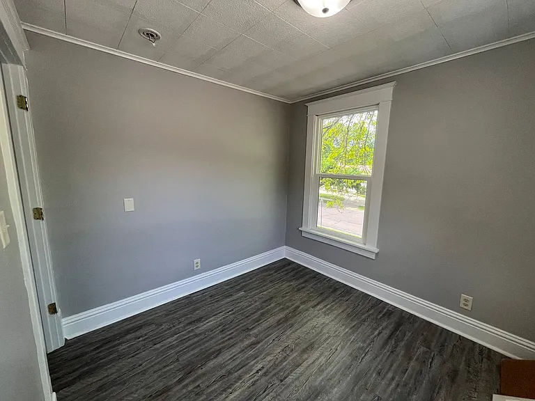 224 James Ave — Photo 35