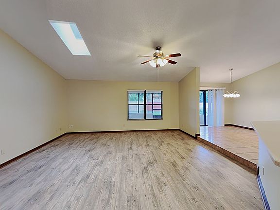5th image of 1402 Coronet Dr