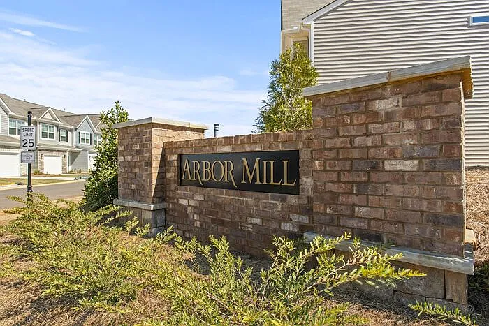 3 bed, 2.5 bath, 1748 sqft, $1,855 — Photo 2