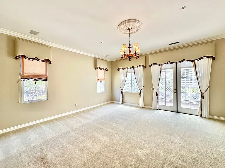 933 Highland Park — Photo 32