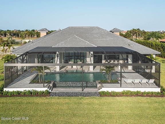 3rd image of 4552 Tennyson Dr