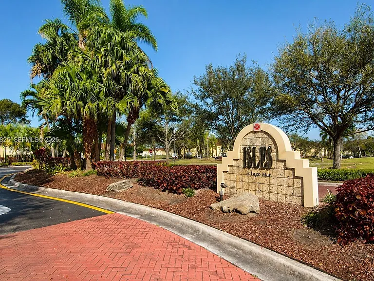 663 Vista Isles Dr #1711 — Photo 1