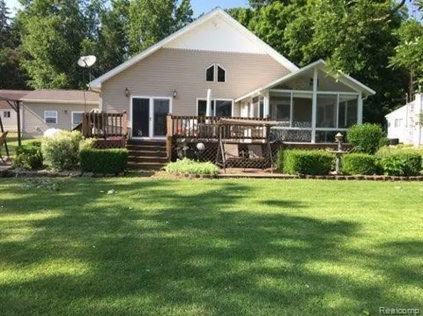 7373 Ansley Ln, Hillsdale, MI 49242