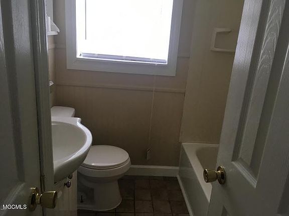 5th image of 3408 Chicago Ave