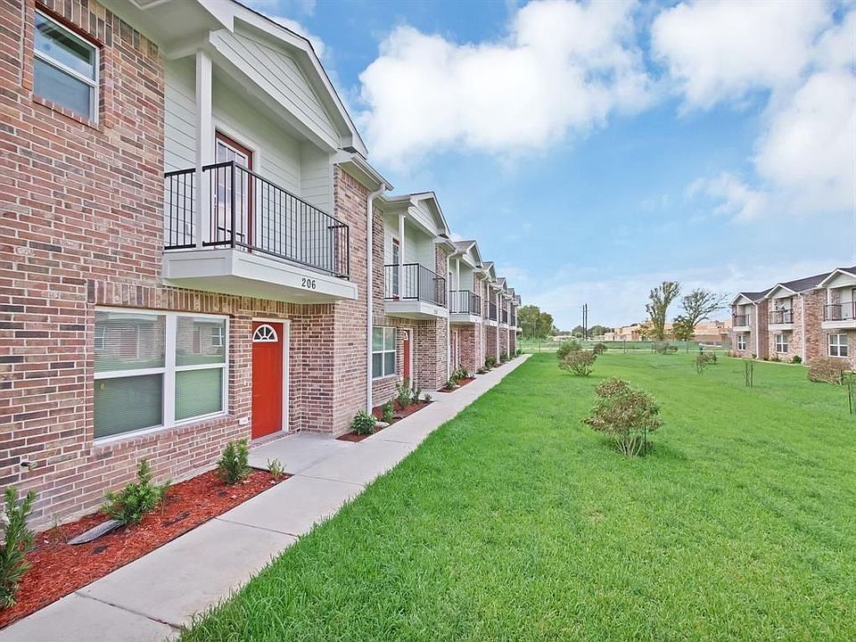 1st image of 227 Fairfax Ln