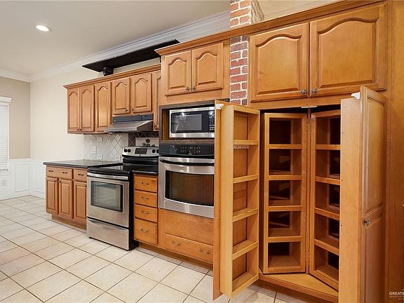 5th image of 4600 W Maple Ave