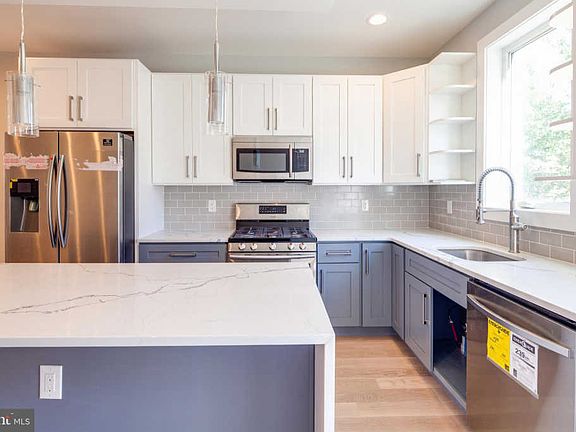 4th image of 1139 E Berks St