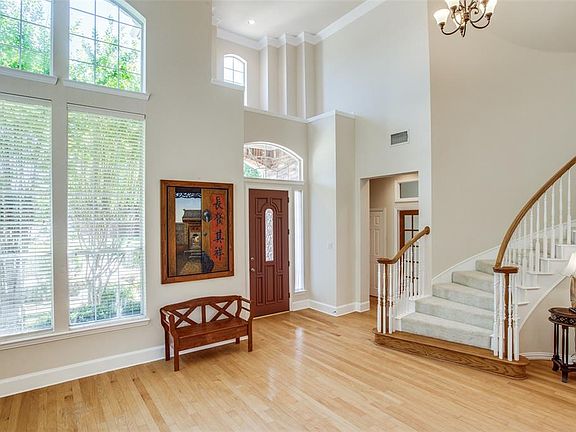 5th image of 1228 Brenham Dr