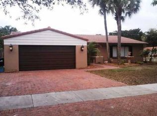6330 Hutchinson Rd, Miami Lakes, FL 33014