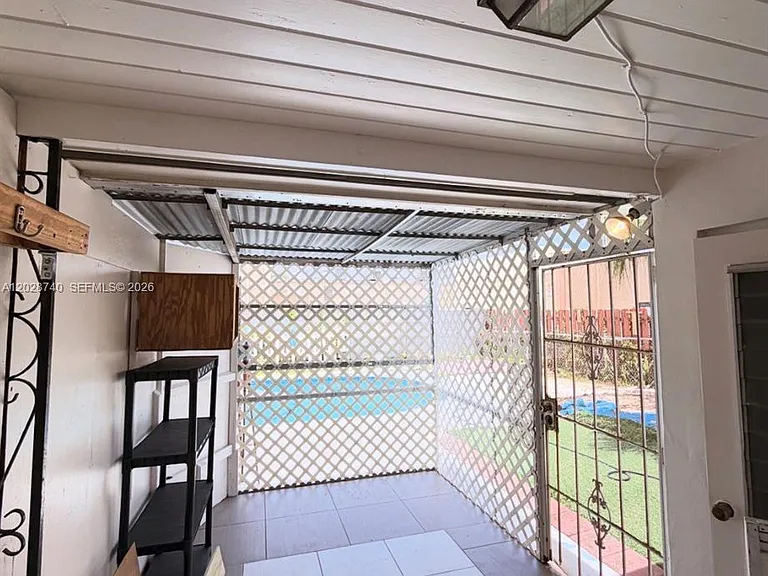 1077 SW 2nd St #2 — Photo 14