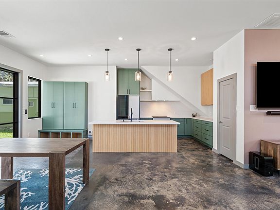 3rd image of 5928 Lux St