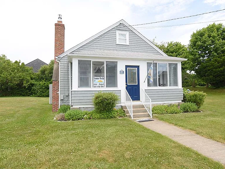 27 Saint James Rd — Photo 1