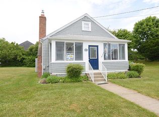 27 Saint James Rd, Narragansett, RI 02882