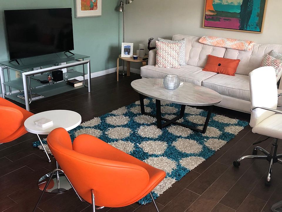 Spacious living room
