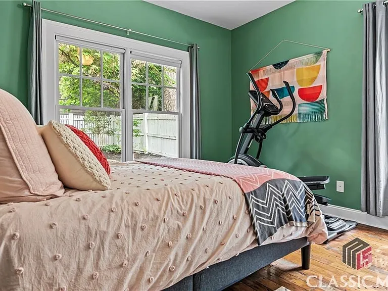 325 Lyndon Ave — Photo 10