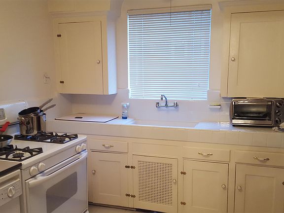 4th image of 1012 Beaconsfield Ave APT 2