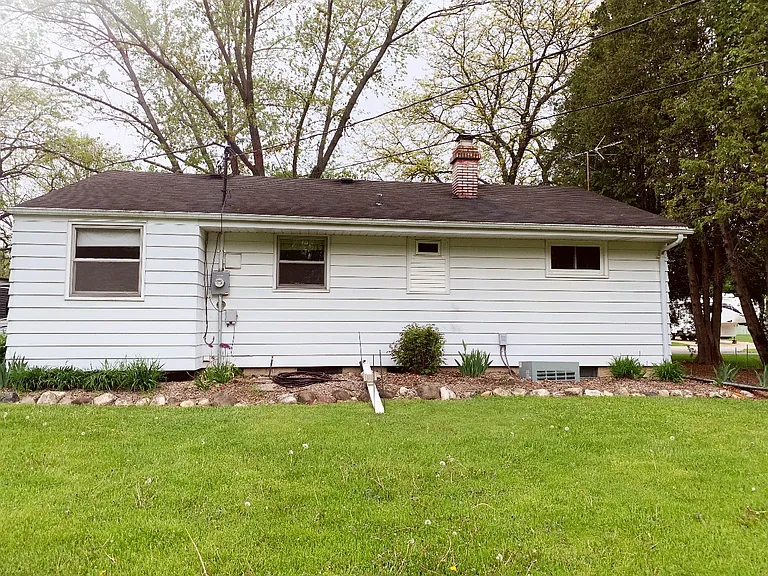 8888 S 81st St — Photo 35
