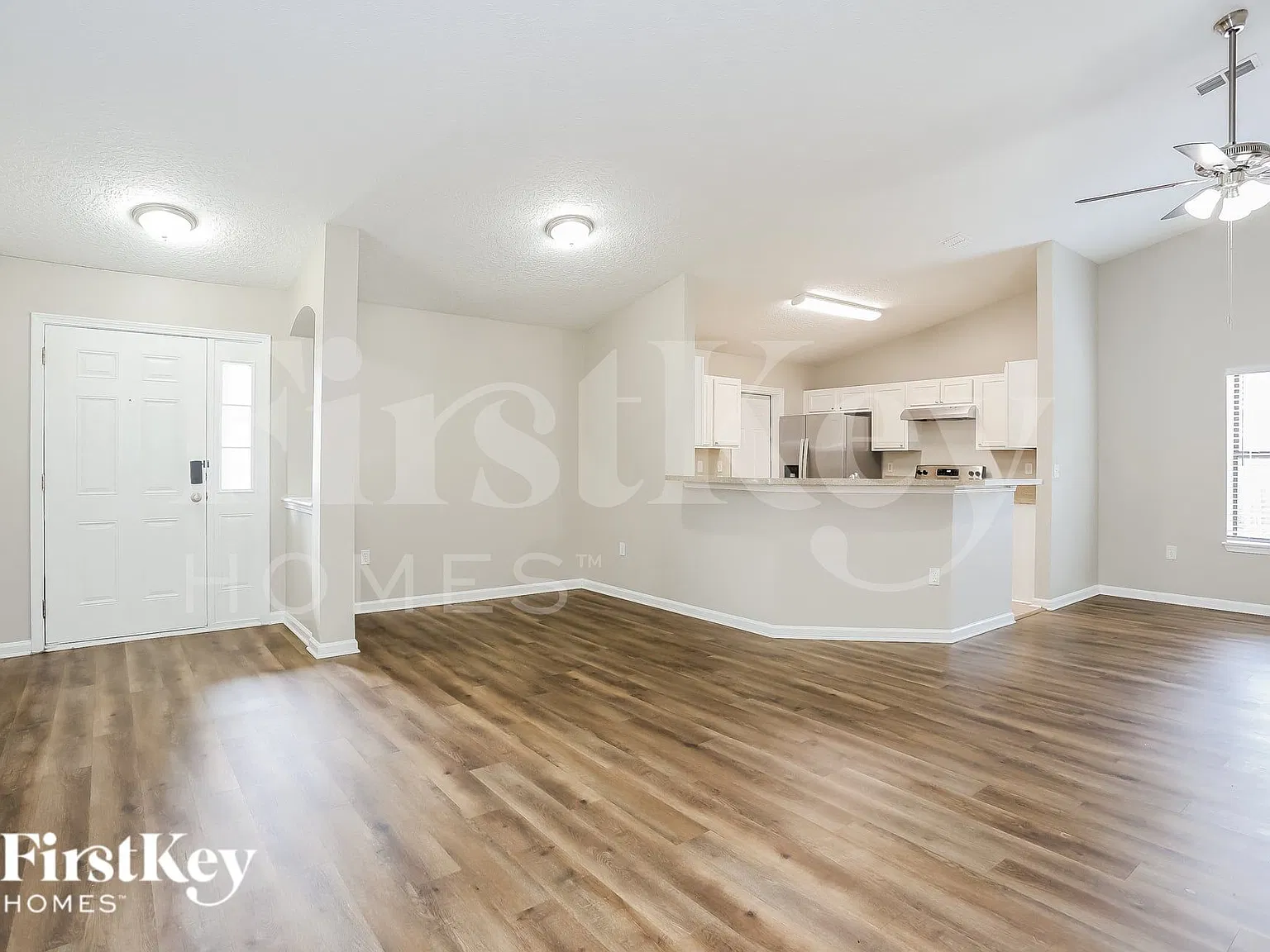 3 bed, 2.0 bath, 1382 sqft, $2,035 — Photo 2