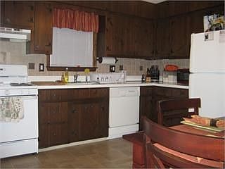 4th image of 161 No 9 Ave