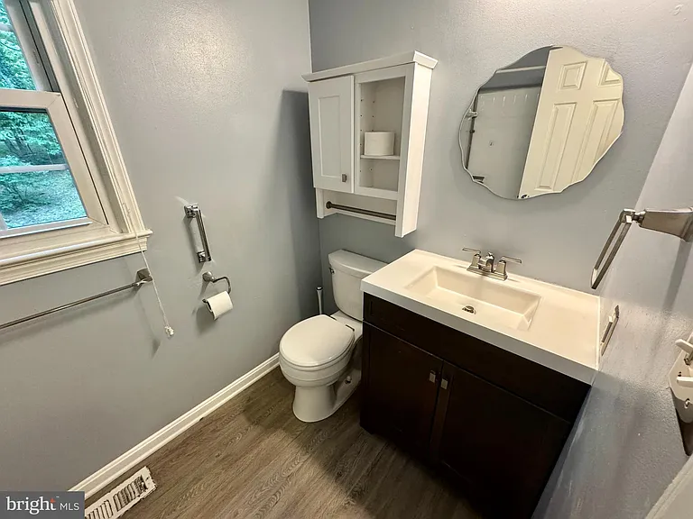 1017 Spain Dr — Photo 23