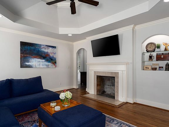 5th image of 1000 Granbury Rd