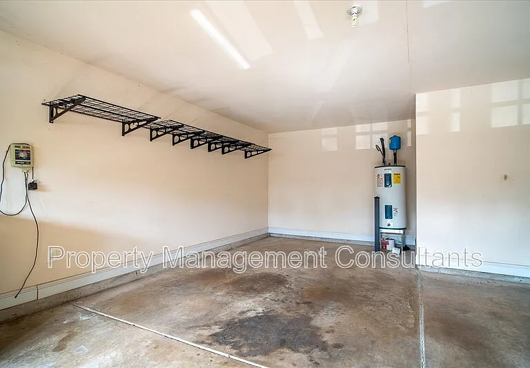 108 Oak Shade Dr — Photo 14