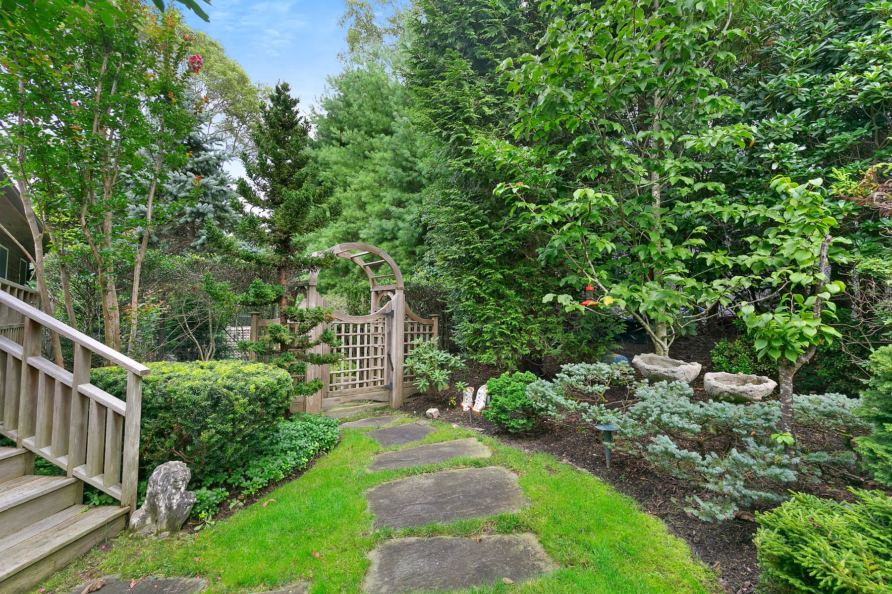 210 Treescape Dr in East Hampton Out East