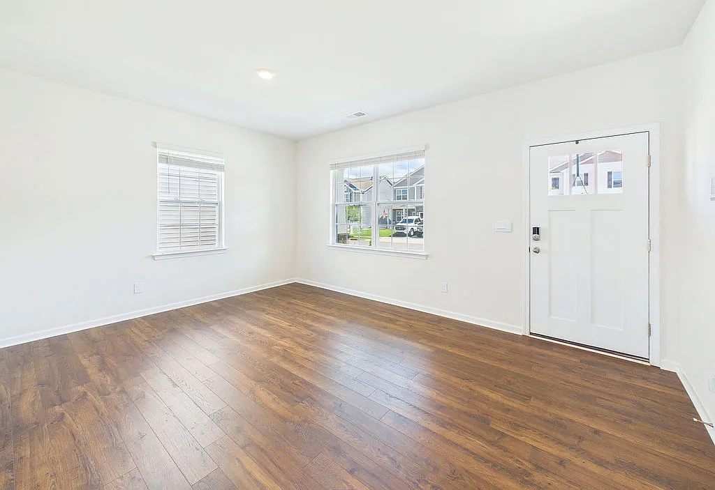 4 bed, 2287 sqft, $2,600 — Photo 3