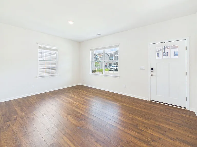 8185 Kennesaw Dr — Photo 3