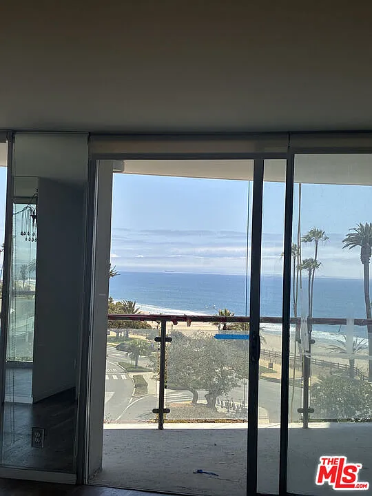2 bed, 2.5 bath, 1562 sqft, $9,500 — Photo 3