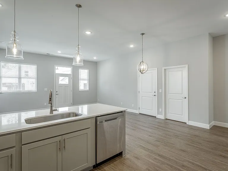 578 Strong Ave — Photo 8