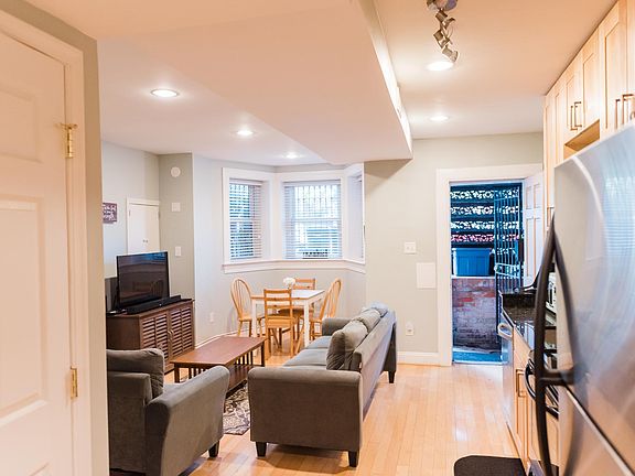 4th image of 206 6th St SE APT B