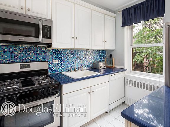3rd image of 415 E 52nd St APT 5EA