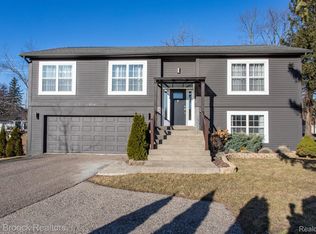 3918 Crooks Rd, Rochester Hills, MI 48309