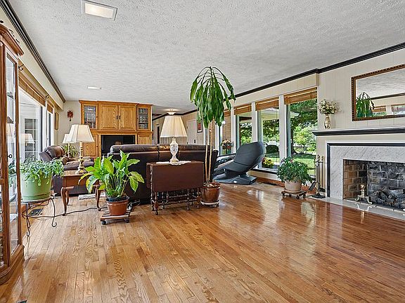 3rd image of 3 Meadowcrest Dr
