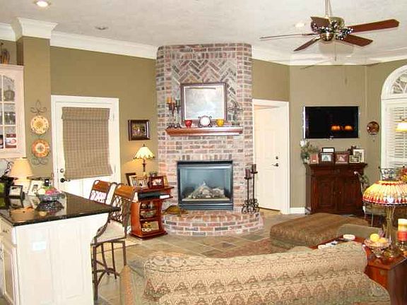 5th image of 5020 Oakmont Dr