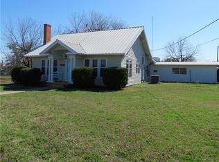902 E Boynton St, Hamilton, TX 76531