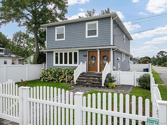 3rd image of 672 Windmill Avenue